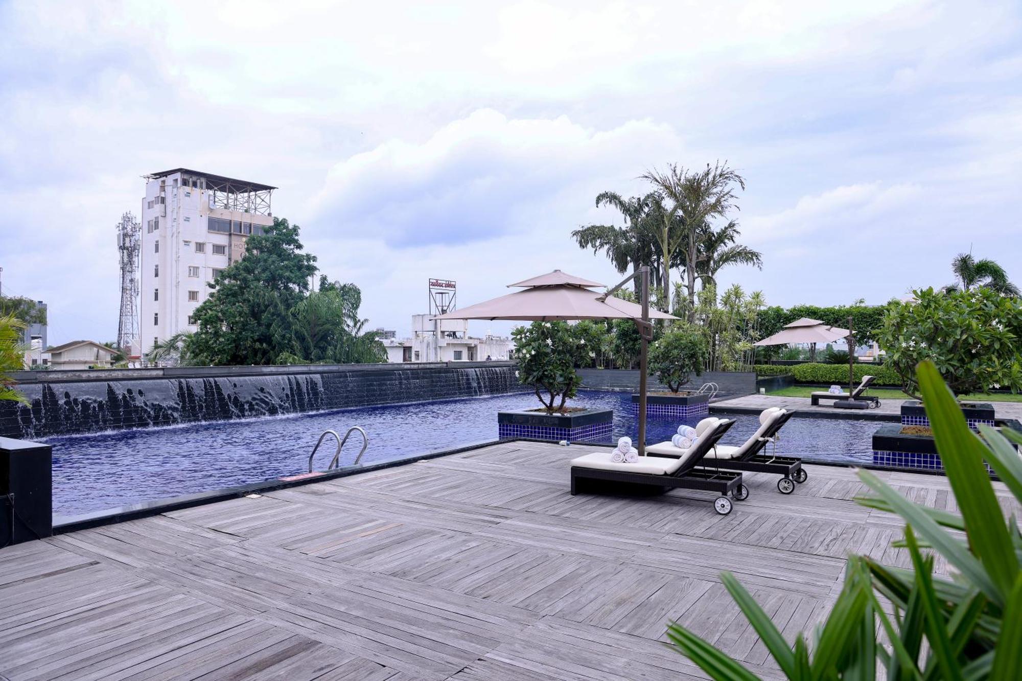 Balaji Sarovar Premiere Solapur Exterior foto